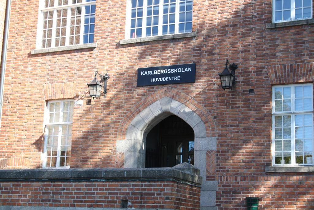 Karlbergsskolans vision och mål Karlbergsskolans vision och mål Karlbergsskolan är en grundskola med cirka 480 elever i årskurs 6-9.