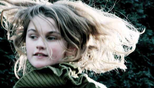 Igrani film Dokumentarni film 10 + 10 + 44 Pobalinka Tomboy Céline Sciamma, Francija, 2011, 35 mm, 82 min, v francoščini s slovenskimi podnapisi, distribucija Demiurg Desetletna Laure se z družino