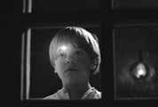 the Extra-Terrestrial 6+ Steven Spielberg, ZDA, 1982/2002, 35 mm, 121 min, v angleščini s slovenskimi podnapisi, distribucija Karantanija cinemas Film, ki je s svojo edinstveno in brezčasno zgodbo v