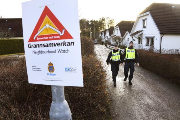 Uppmärksamhet och engagemang Du måste själv vara aktiv i det brottsförebyggande arbetet för att hjälpa dig själv och dina grannar. Det hjälper inte enbart att sätta upp grannsamverkansskyltar.