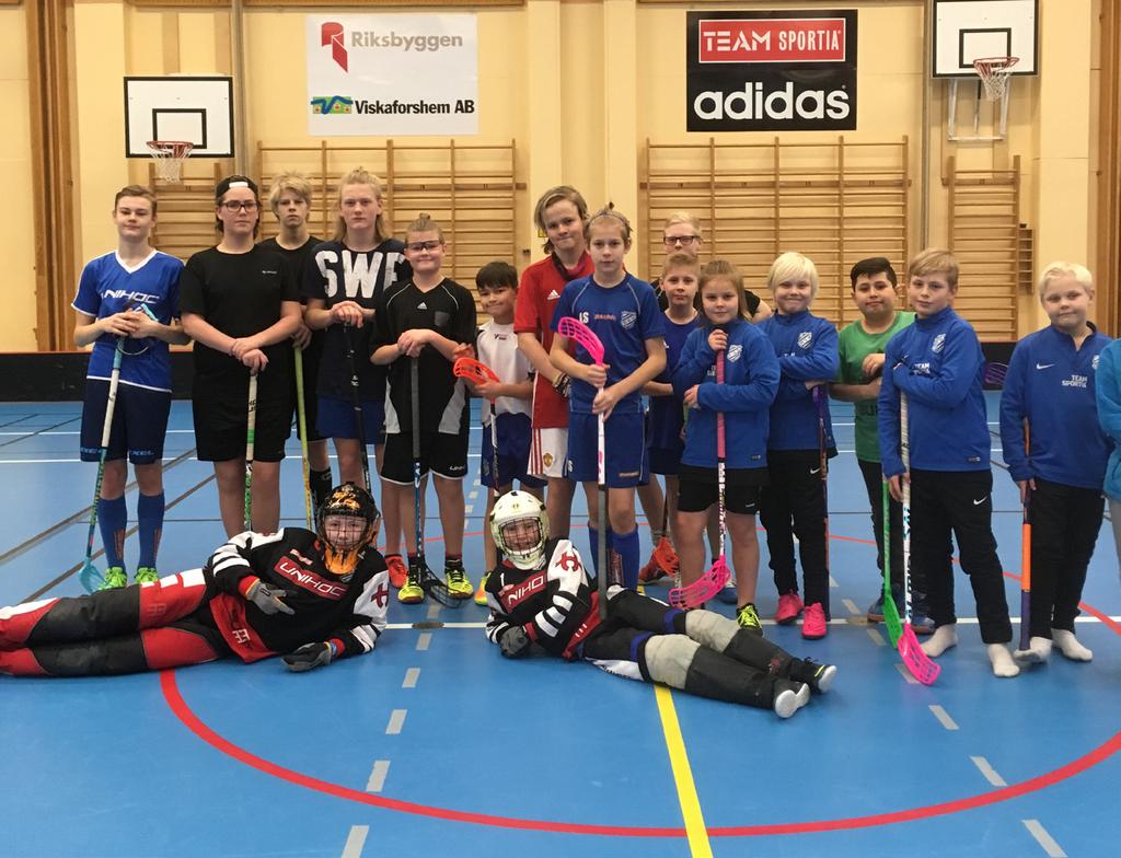 Sportlovsinnebandy På torsdagen (16 februari) på sportlovet var dags än en gång för innebandy. På förmiddagen spelade alla födda 2006-2010 och på eftermiddagen spelade alla födda 2001-2005.