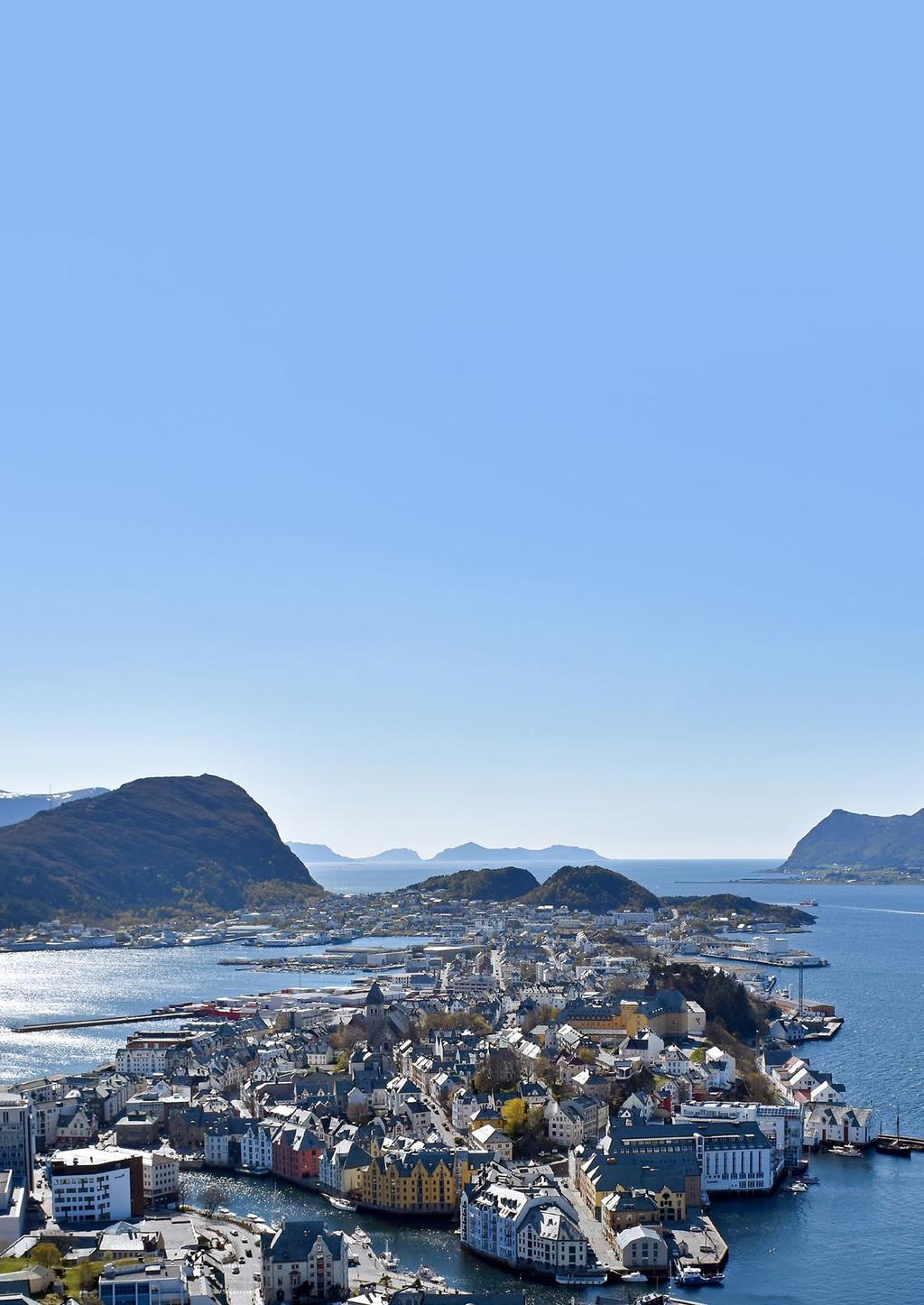 NORSKA KUSTEN, BJÖRNÖN & SVALBARD Följ med M/S Stockholm på ett drygt två veckor långt äventyr, där vi utforskar några av Norges mest spännande och natursköna platser.