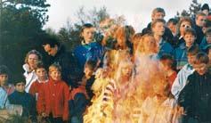 Gamla Åkeredsskolan med den äldsta byggnaden i förgrunden (SBK Göteborg) Gamla Åkeredsskolan Åkereds skola tillkom 1863. Den tillbyggdes med en lärarbostad 1876.