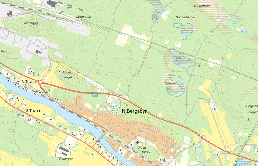 Figur 1. Områdesavgränsning av inventeringsområdet utgörs av den nedre lila avgränsningen norr om bostadsområdet Norra Bergsbyn.