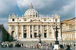 Vi inleder dagen med ett besök i det magnifika Vatikanmuseet där vi får se museets unika konstsamlingar.
