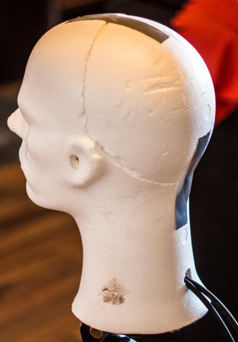Figur 25: Testande av produkt Slutresultatet var ett överraskande trovärdig 3D effekt. De billigaste mikrofonerna på marknaden hade ingen skillnad när allt handlar om formen på öronen och huvudet.