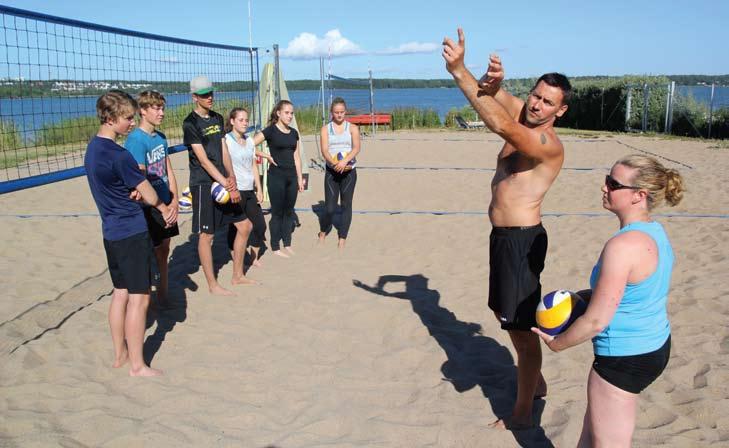 I B7-spelen på Ösel i beachvolley turneringen deltog sammanlagt 9 flciklag (varav 2 lag från Åland) och 7 pojklag (varav 1 lag från Åland).