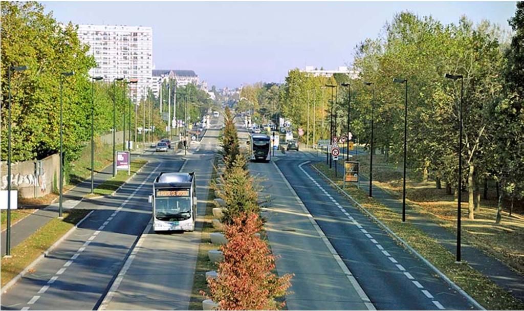 Figur 40. Bussar på egna banor, Busway Nantes, Frankrike (foto Thomas Johansson).