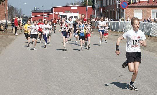 Distriktsmatch Pojkar och Flickor 15-17 år i Härnösand 17-18 juni 2006 Slutställning 1. Västerbotten 334 2. Gästrikland 307 3. Ångermanland 230 4. Norrbotten 213 5. Hälsingland 179 6.