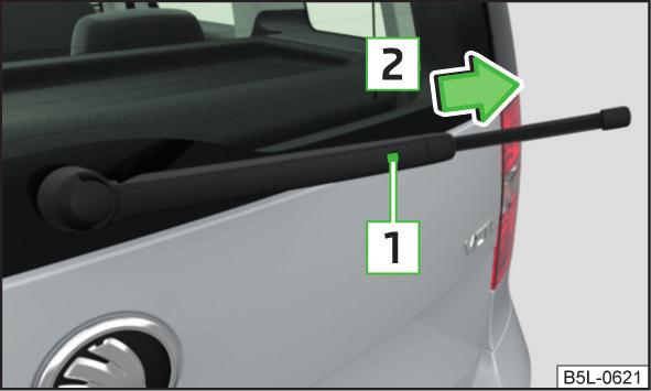 Byte av torkarblad till bakrutan Bild 192 Torkarblad till bakrutan på sidan 230. Ta av torkarblad Lyft upp torkararmen från rutan.