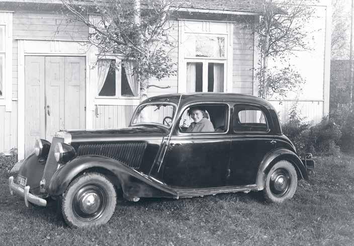 Glad chaufför i en Mercedes-Benz W136 170 V.