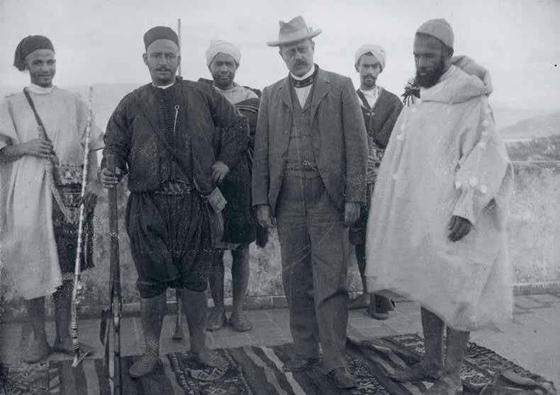 Edvard Westermarck bedrev fältforskning i Marocko i flera repriser. Bilden är från hans andra vistelse i Marocko 1900 1902. Personerna är ( fr.v.) Tousi, Sîdi Abdsslam I, Abdlkrim, Edvard Westermarck, Sîdi Abdsslam II och Sîdi Rahhal.