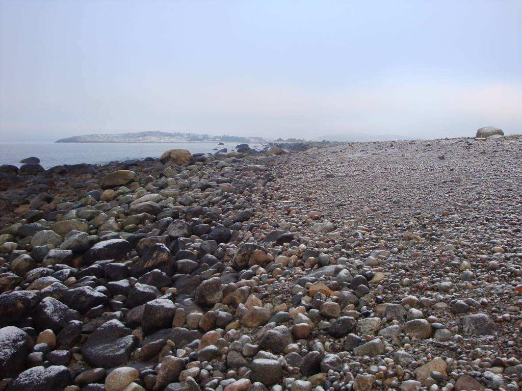 Figur 14. En sanerad strand. Foto: Margaretha Ericsson, MSB, december 2009. 2.1.1 Tumling med bark Tumling är en saneringsmetod som vi hittills inte använt i Sverige.