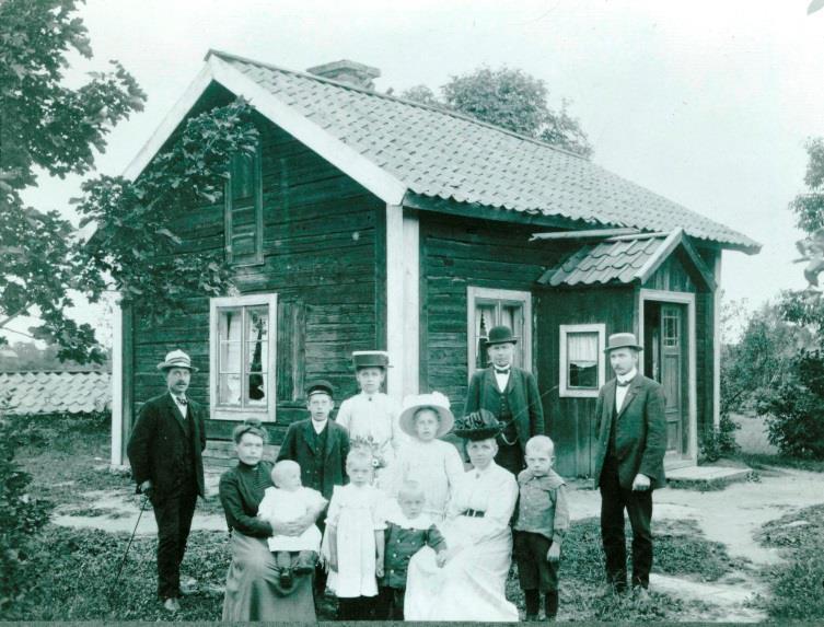 12 Sala stad Stora Stampers 1884-1886 arrendator Familjen arrenderade ett litet jordbruk i Stora Stampers väster om gruvan. Frida beskriver stugan i boken Salaminnen. Sonen Carl Edvard föddes 1885.