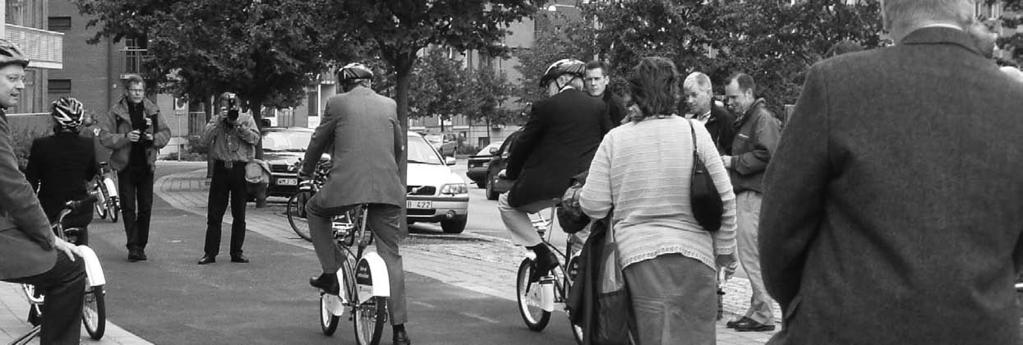 Företagslånecyklar Företagslånecyklar är enkla, billiga och säkra att använda. Lundby Mobility Centre upphandlade ett lånecykelsystem och cykelställ installerades på ett antal platser i stadsdelen.