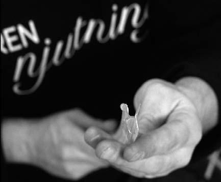 I emballagen fi ndes alle plastlister for glasvæggene og døren. Listen med magnetlisten er for døråbning, og de andre lange lister er til indersiden af døren.