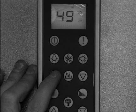 och ökar temperaturen med den vänstra knappen vid sidan av og øker temperaturen med den venstre knappen ved siden av Temperaturen hæves med knappen til venstre n 100 lämpötilaa nostetaan Steamerin
