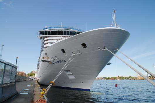 Costa Luminosa Rederi: Costa Cruises Byggd: 2009 Längd: 294 meter Brt: 92 700 Passagerare: 2260 0