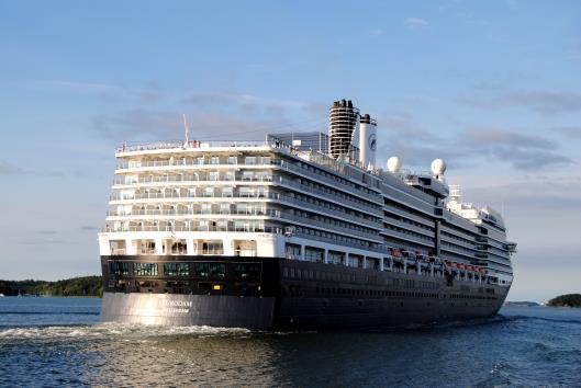 Empress Rederi: Pullmantur Byggd: 1990 Längd: 211 meter Brt: 48 563