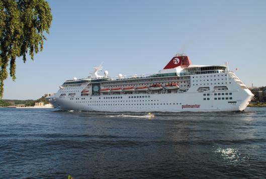 198 meter Brt: 28 890 Passagerare: 450 Fram Rederi: Hurtigruten Byggd: 2007