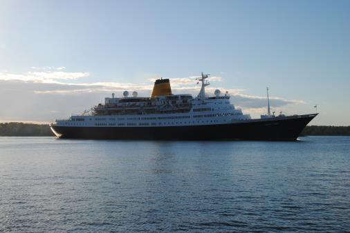 Rotterdam Rederi: Holland America Line Byggd: 1997 Längd: 237 meter Brt: 59 652 Passagerare: 1668 Antal anlöp: 7 Rotterdam, fotograf Kim