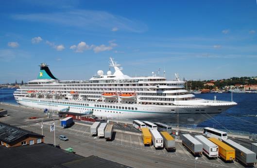 Amadea Rederi: Phoenix reisen Byggd: 1991 Längd: 192 meter Brt: 28 856 Passagerare: 624 Tidigare namn: Asuka Antal anlöp: 3 Arcadia Rederi: P&O Cruises Byggd: 2005 Längd: 285 meter Brt: 82 972