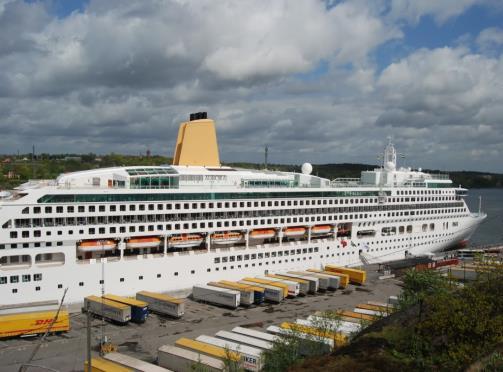m.fl. Aurora Rederi: P&O Cruises Byggd: 2000 Längd: 270 meter Brt: 76 152 Passagerare: