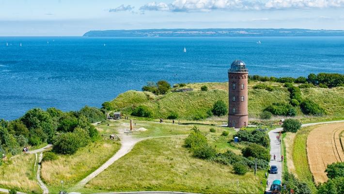 Ett av fyrtornen på Rügens Nordspets Museum Marineführungsbunker (17.3 km) Bunkermuseet i Putgarten är absolut värt att besöka.