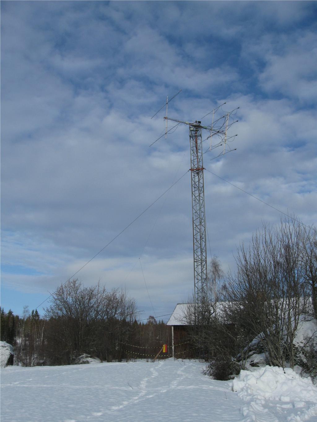 Övningsobjekt: SM3BYA 7 MHz sloper Hänger från masttoppen i 45o mellan stagen i riktning NW Matarledning: Från dipolen till mark 12m RG-58/U Från