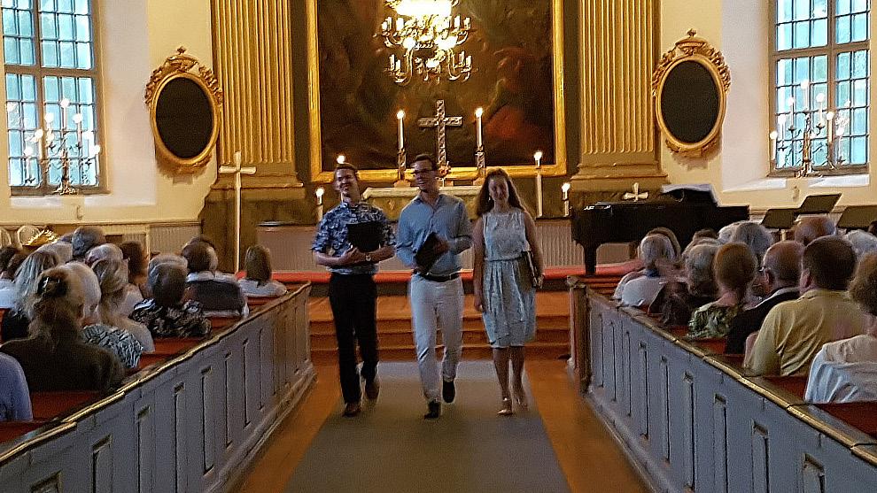 Sommarens musik i Vårdnäs Sommarmusiken har varit välbesökt i år och det är den första sommaren som vi har kunnat fika ute varje onsdagkväll!