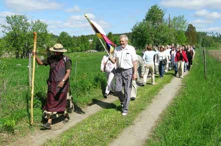 میراث فرهنگی اونگه 5. جاده زائرین pilgrimsleden. هزار سال پیش مردم در سوئد و نروژ شروع به دست کشیدن از مذاهب چند خدایی و شرک خود کرده و به مسیحیت خداو پیامبر آن روی آوردند.