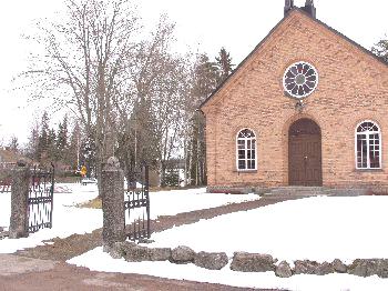 Interiörer Kyrkan uppfördes ursprungligen med öppna, till större del synliga takstolar utan takbjälklag.