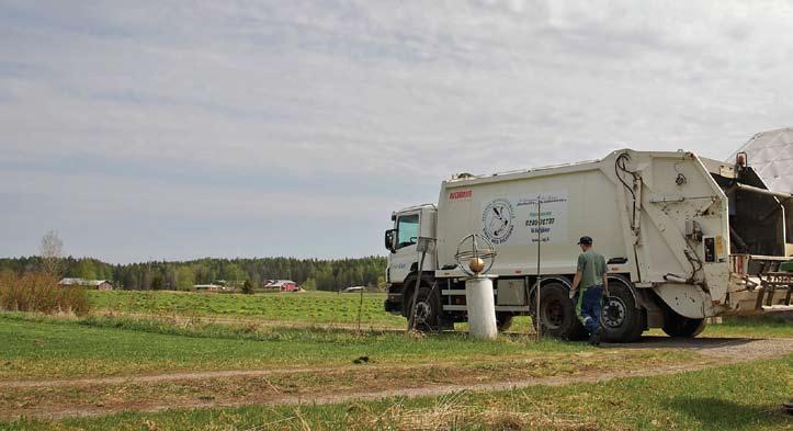 tjänster Östra Nylands Avfallservices insamling vid fastigheterna omfattade under verksamhetsåret insamling av blandavfall, bioavfall och kartong.