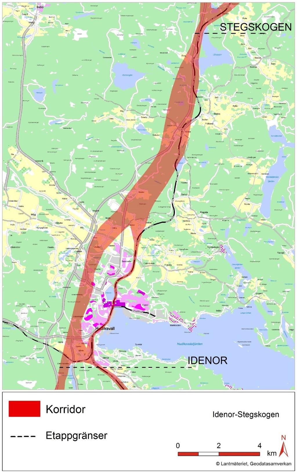 I figur 3 nedan redovisas det utredningsområde som studerats för etapp Idenor-Stegskogen Inom området har två passagealternativ av Hudiksvall utvärderats, ett västligt alternativ i utkanten av staden