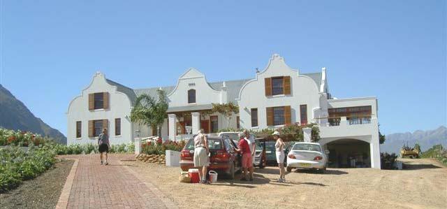 Stora famnen och smågrodor Boxingday på Linde Vineyard I invitationen till dagens Swea-övning hos det svenskamerikanska paret Sylvia och Greg Linde i Tulbagh hälsades de svenska medlemmarna