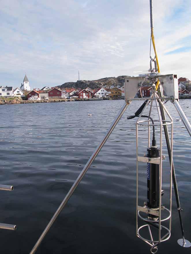 Södra hamnen i Skärhamn 9 Figur 4. Sonaren innan den etableras på havsbottnen.