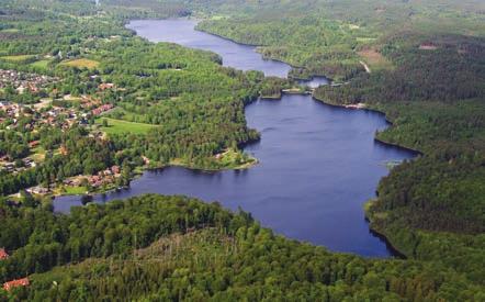 This church village was originally called Breared but was renamed Simlångsdalen ( swimlong-valley) after a book The people of Simlångsdalen written by Fredrik Ströms in 1912.