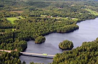 Där leden viker in på den gamla banvallen för Bolmenbanan ligger en gammal rödmålad kvarn som tillhörde Mahults Herrgård. Det finns en väg ner till Nybyggets kvarn (2) från banvallen.