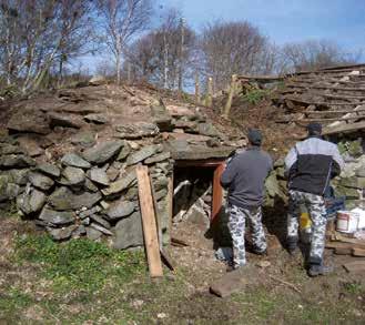 och kurser både inom- och utomhus. Kurserna kan vara både teoretiska och praktiska.