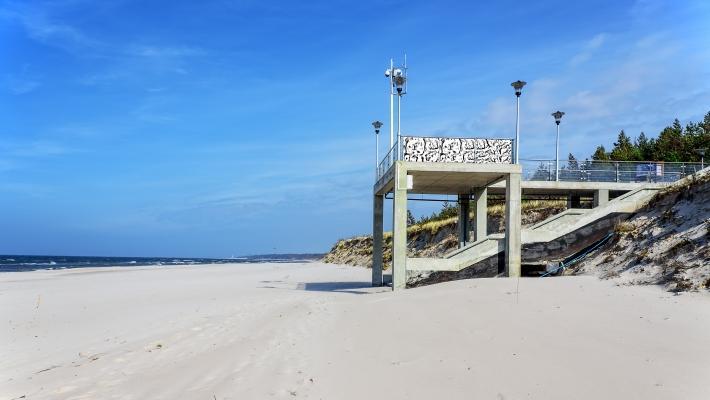 Grzybowo (Gribow) (6.8 km) Byn Grzybowo (Gribow) är belägen ca 6 km väster om Kolobrzeg direkt vid Östersjön. Platsen är omgiven av en 7 km lång vik med en riktig drömstrand.