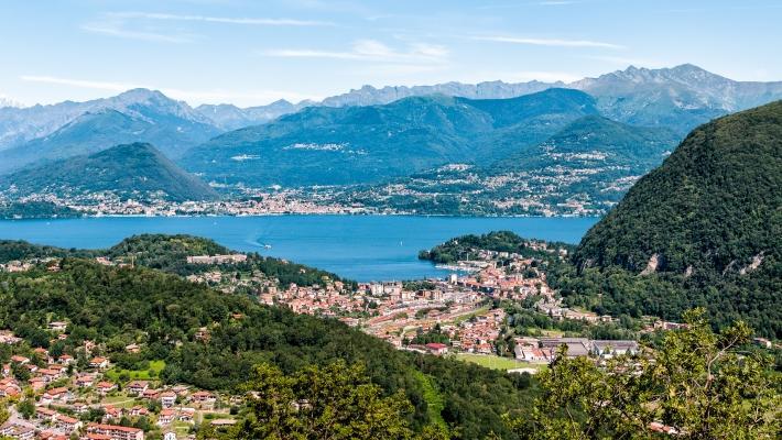 Isola Bella (31.9 km) Isola Bella är en av Borromeo-öarna och ligger ungefär 400 meter från stranden i Stresa. Ön är en naturlig skatt i sig, men har blivit ännu vackrare genom mänsklig påverkan.