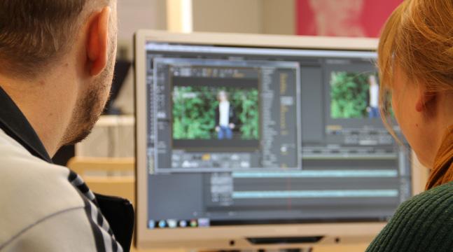 Under fyra dagar utspridda på lika många veckor genomför vi tillsammans med klassen en filmproduktion från idé till färdig film där hela