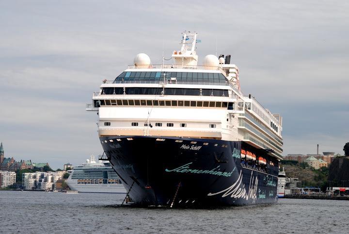 Passagerare: 2550 MSC Musica Rederi: MSC Cruises Byggd: 2006 Längd: 294 meter GT: