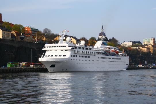 Cruise Line Byggd: 1998 Längd: 279 meter GT: 78 491 Passagerare: 2435 Antal anlöp: 9 Voyager Rederi.