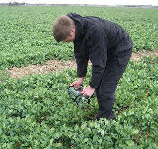 djupmätare och en automatisk logger, se figur 7. Med denna registreras motståndet i marken vid olika djup. Penetrometermätningarna gjordes på våren 2007.