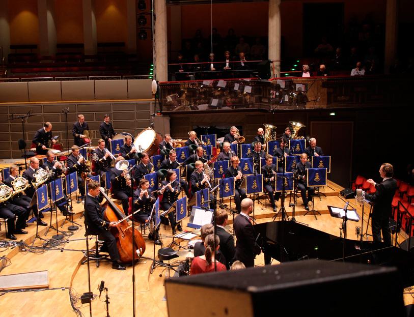 För några år sedan, hade Marinens Musikkår i samband med den årliga adventskonserten glädjen att gästas av kammarkörens dirigent Fredrik Malmberg.