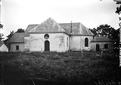 Kyrkogårdens historik Botilsäters kyrka härstammar från medeltiden och dess äldsta del sannolikt från 1100-talet.