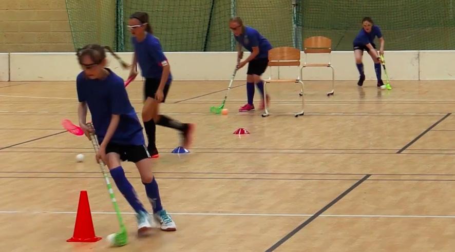 INNEBANDY FÖR BARN TRÄNING PÅ BLÅ NIVÅ