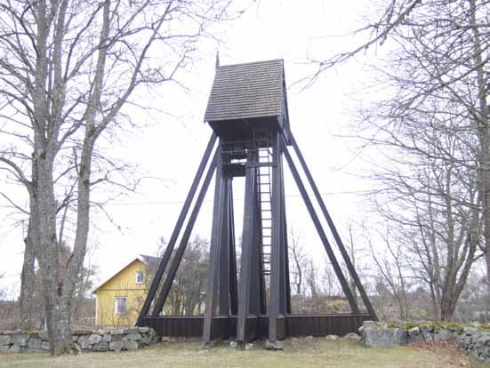 Produkt- och materialval Material: Nytt furuvirke från Horndals såg, ramsågat. Rostskyddsfärg: Isotrol Pansar.