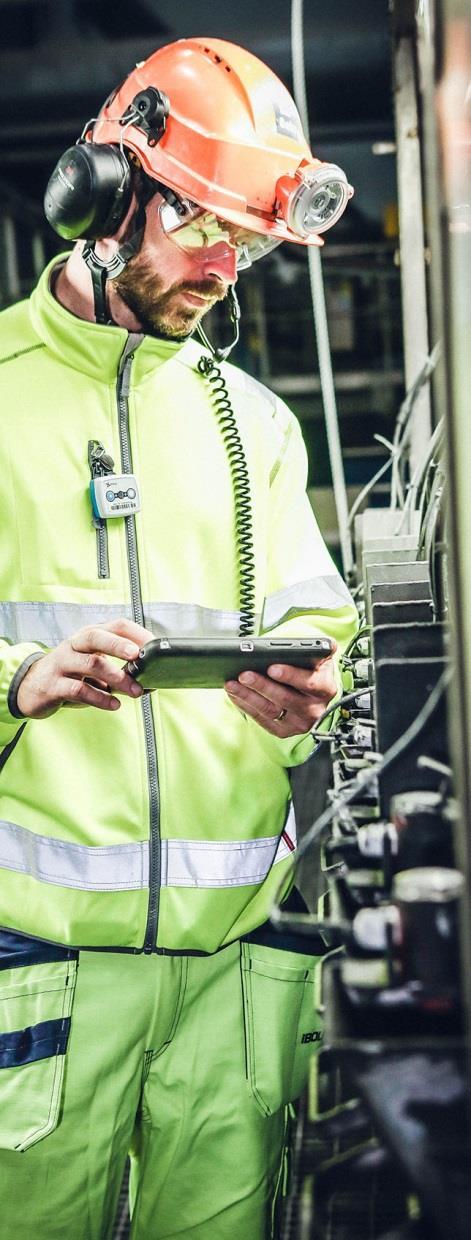 Rörelseresultatet exklusive omvärdering av processlager var 2 061 (769) MSEK.